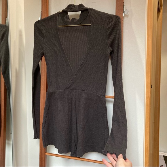 Urban Outfitters Grey Long Sleeve Open Back Jumpsuit Romper - Picture 3 of 5